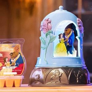 Scentsy BEAUTY & THE BEAST Disney Warmer
Belle Enchanted Rose Disneyland